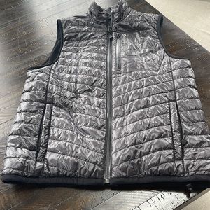 Like new Vineyard Vines womens performance black vest size XS